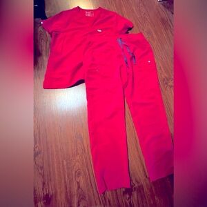 Figs scrub set in Ultra Rose